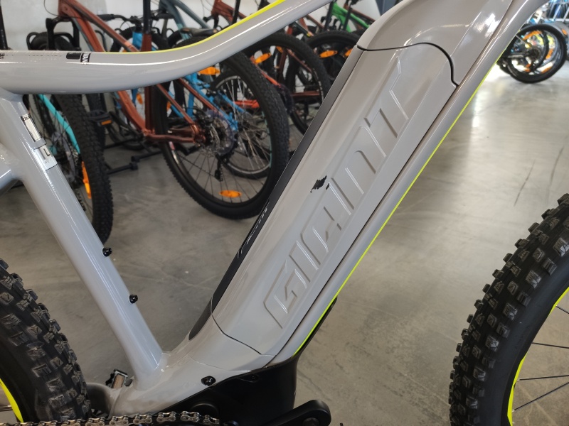 giant fathom e  2 2019 electric bike